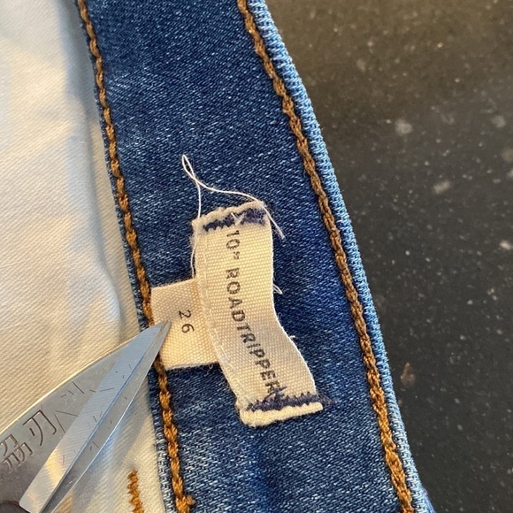 Madewell Roadtripper Jeans: Knee-Rip Edition SZ 26 - Picture 4 of 10